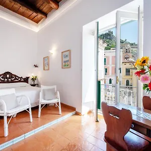Un Po'... Apartment